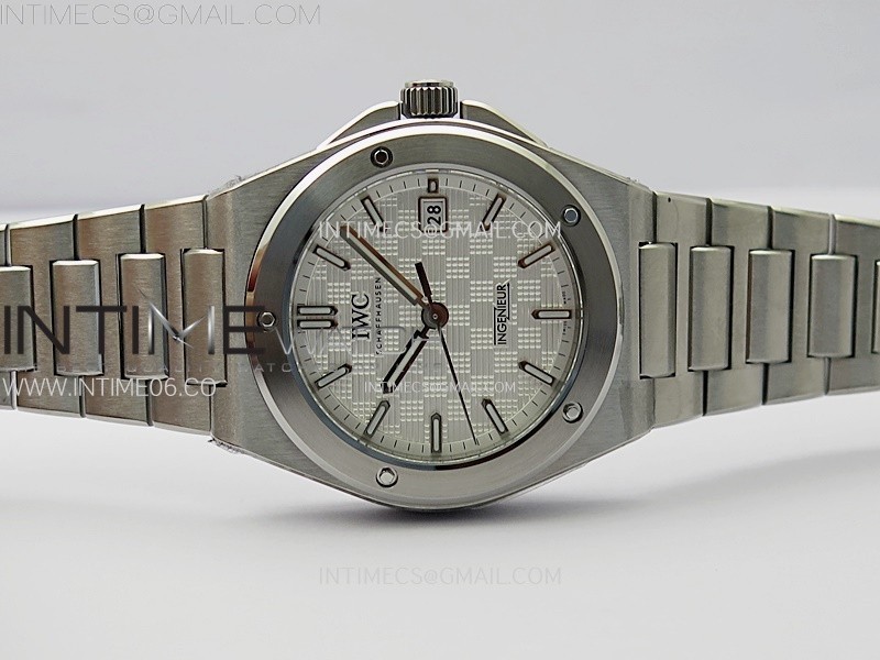 ingenieur-iw328902-ss-v7f-1-1-best-edition-silver-dial-on-ss-bracelet-a2892-2.jpg