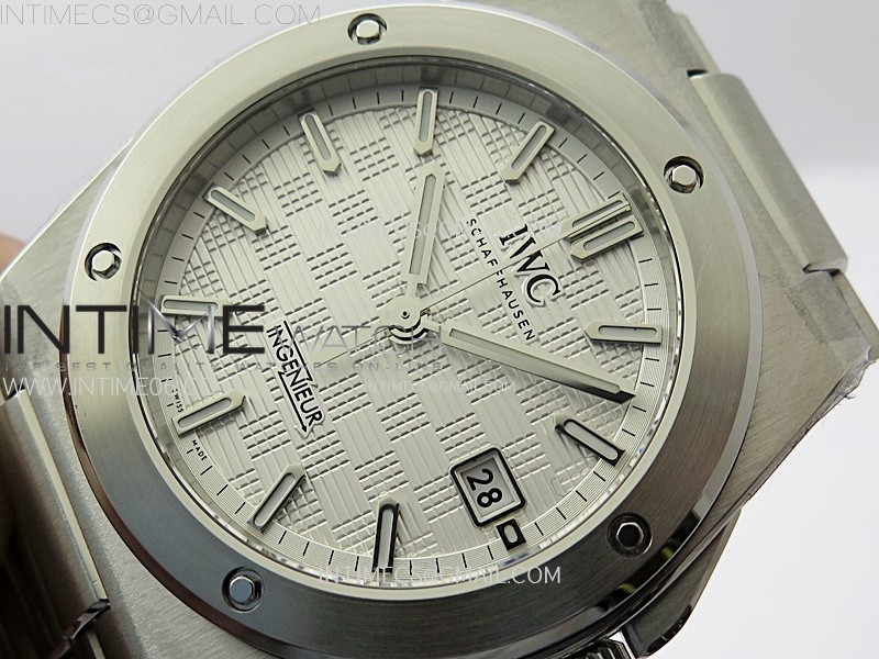 ingenieur-iw328902-ss-v7f-1-1-best-edition-silver-dial-on-ss-bracelet-a2892-3.jpg