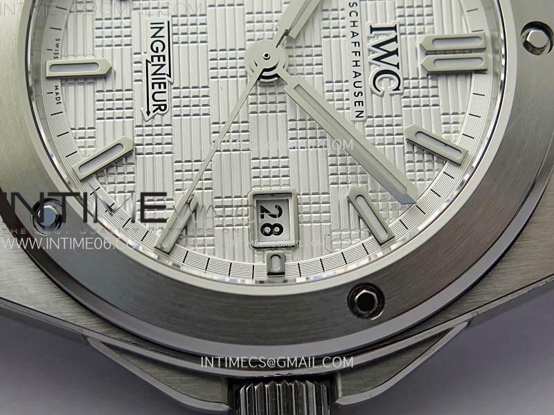 ingenieur-iw328902-ss-v7f-1-1-best-edition-silver-dial-on-ss-bracelet-a2892-4.jpg