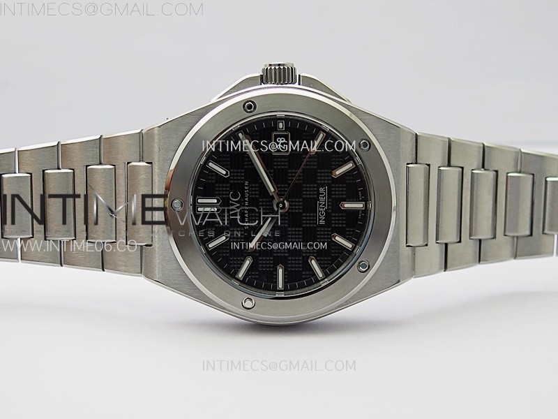 ingenieur-iw328901-ss-v7f-1-1-best-edition-black-dial-on-ss-bracelet-a2892-2.jpg